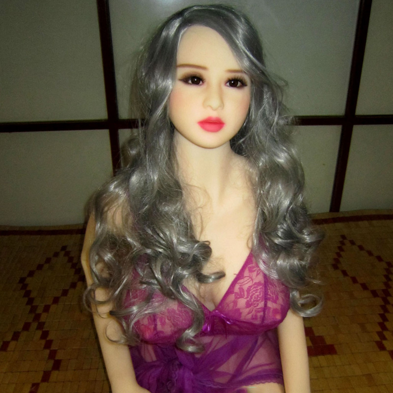 Búp bê giống người thật