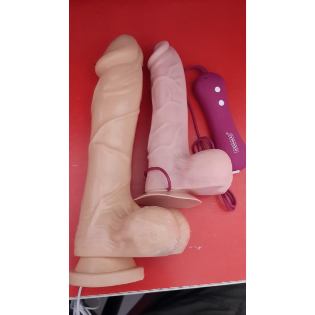 Dương vật giả hít tường to Châu Âu