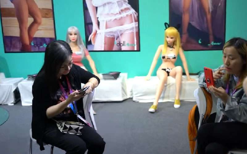 Hiệu bán búp bê tình dục