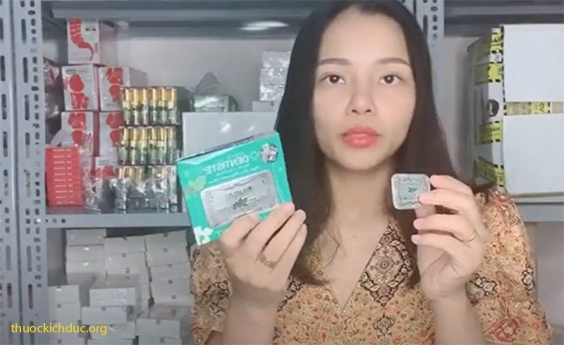 Hiệu thuốc bán kẹo kích dục