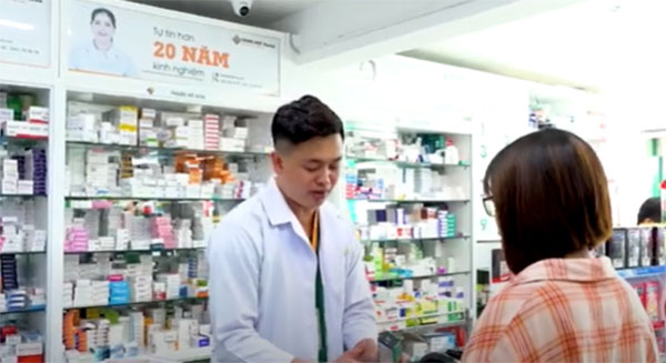 Mưa kẹo đổi gió ở cửa hàng