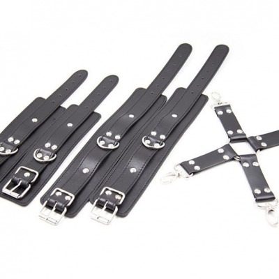 Bộ bạo dâm trói tay chân lót nhung êm 