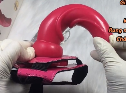 Dương vật dây đeo siêu mềm rung 7 kiểu